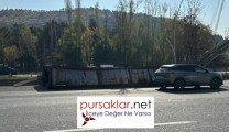 Pursaklar’da tırın dorsesi devrildi
