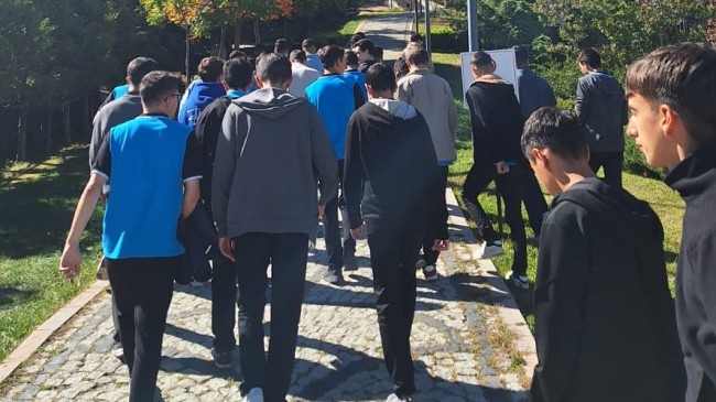 Öğrenciler sağlıklı yaşam için yürüdü