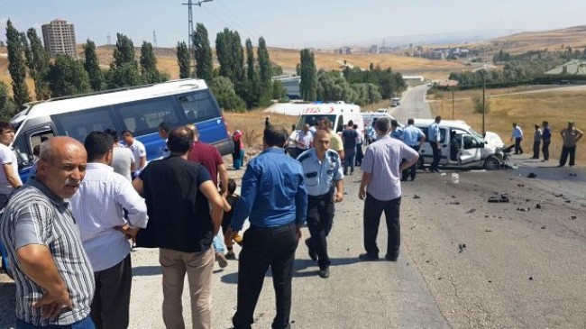 Pursaklar’da Trafik Kaza: 14 Yaralı