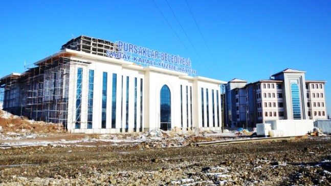 Pursaklar da yarı olimpik yüzme havuzda sona doğru